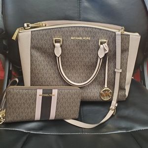 Michael kors large satchel and matching wallet